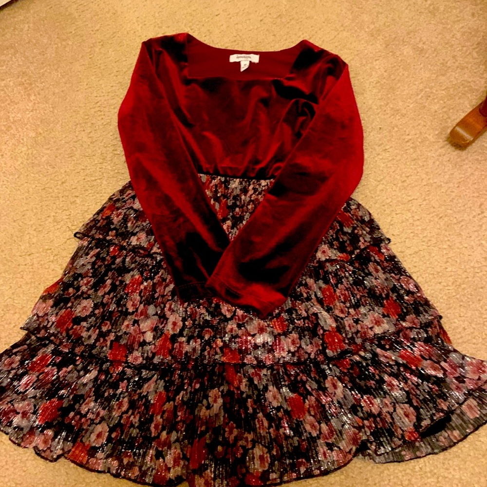 Girls velvet dress. Size M.